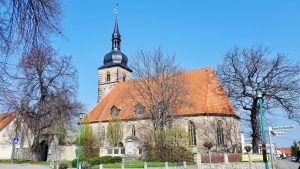 Frontalansicht der Kirche in Walschleben